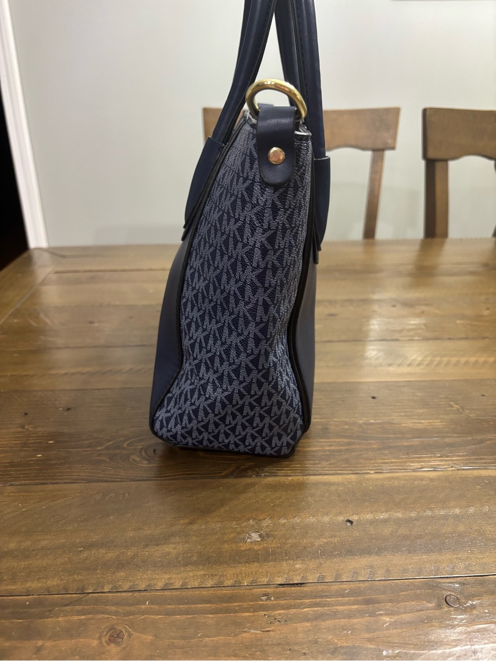 Michael Kors Navy Logo Tore with Matching Pouch - Picture 3 of 14